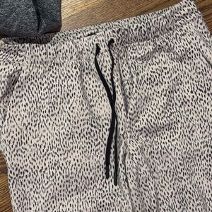 Lululemon vintage dotted leopard jogger size 4